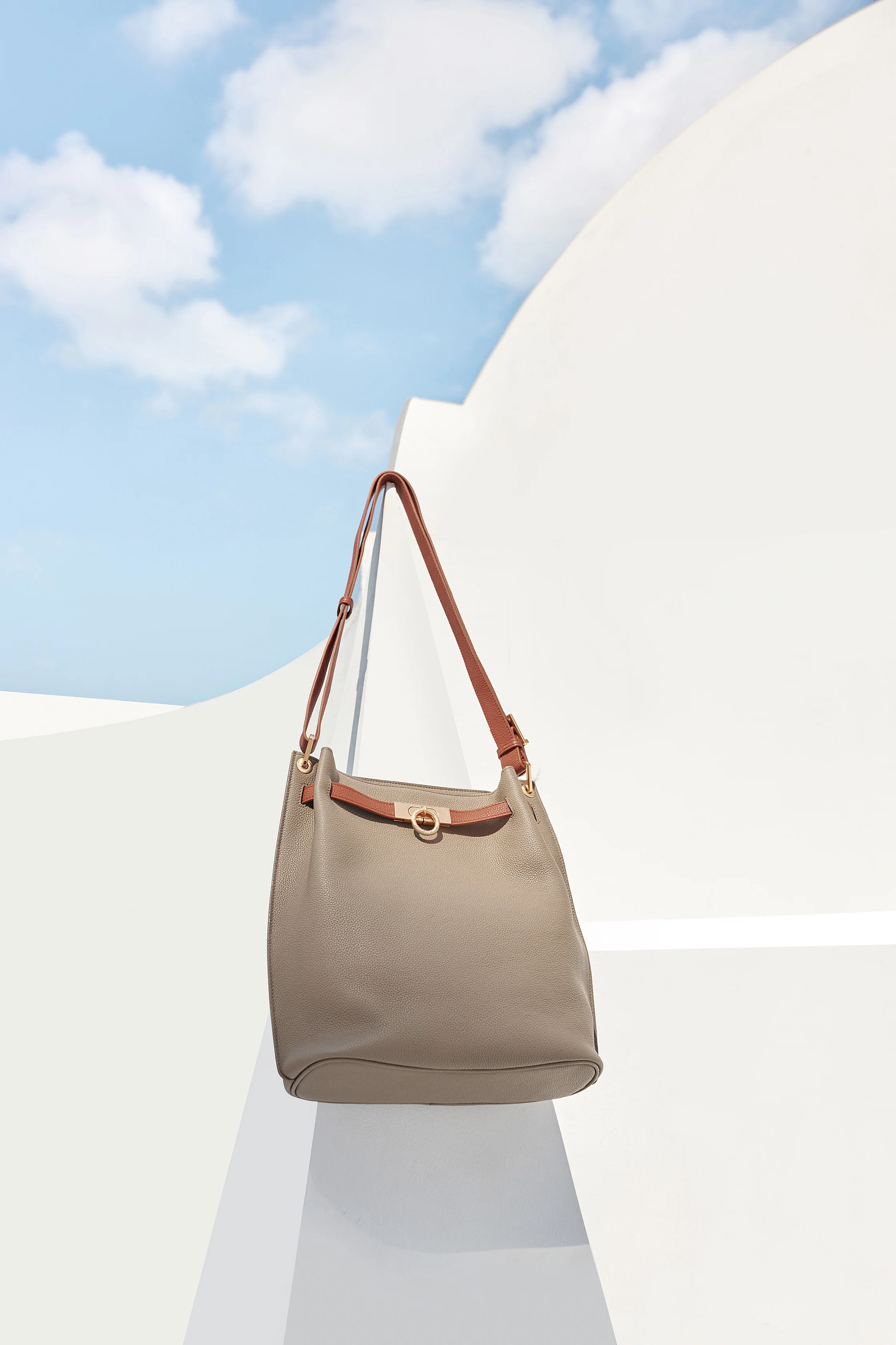 Madison Large Bucket Tote Bag - Image 11
