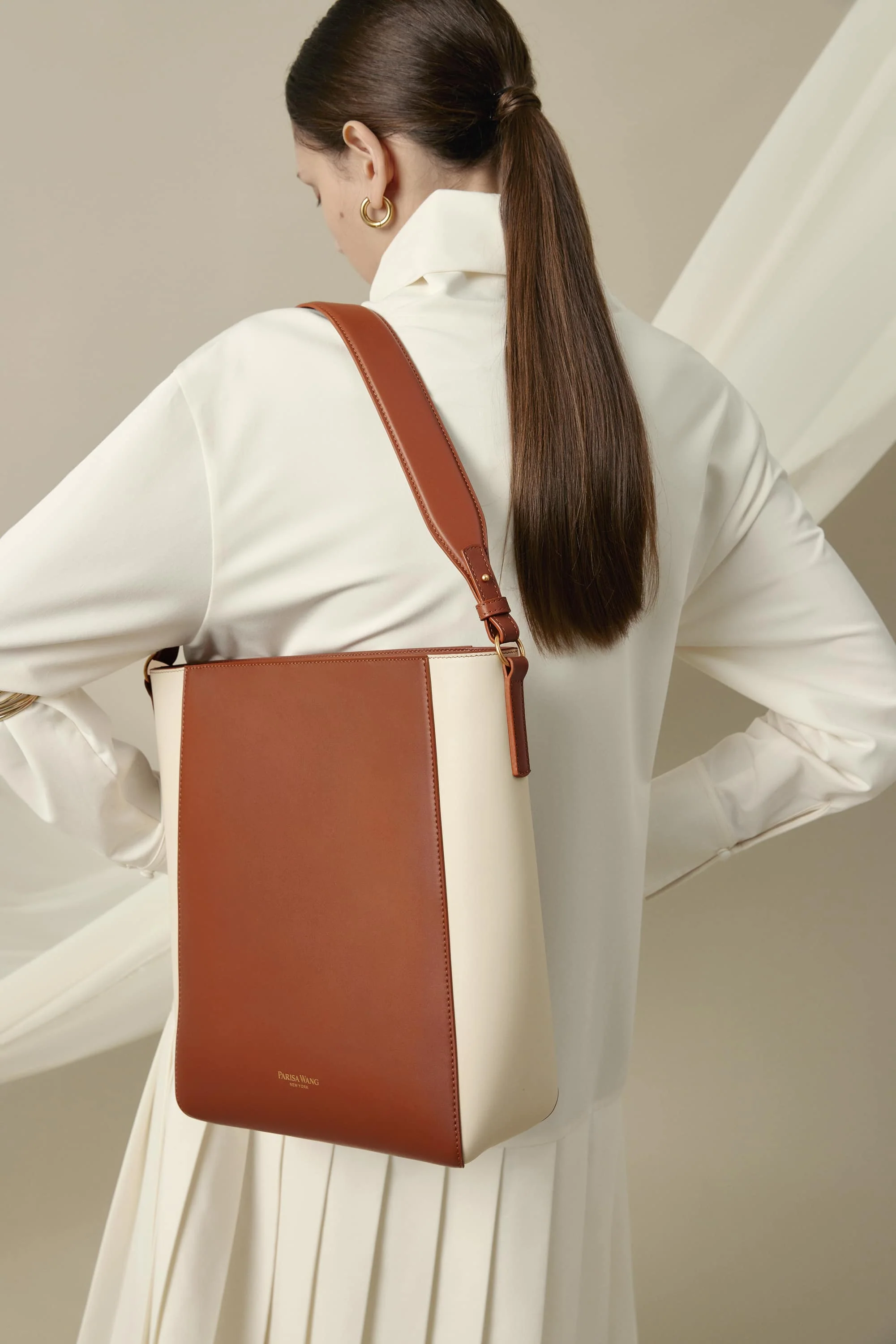 Carrie Medium Tote Bag - Image 19