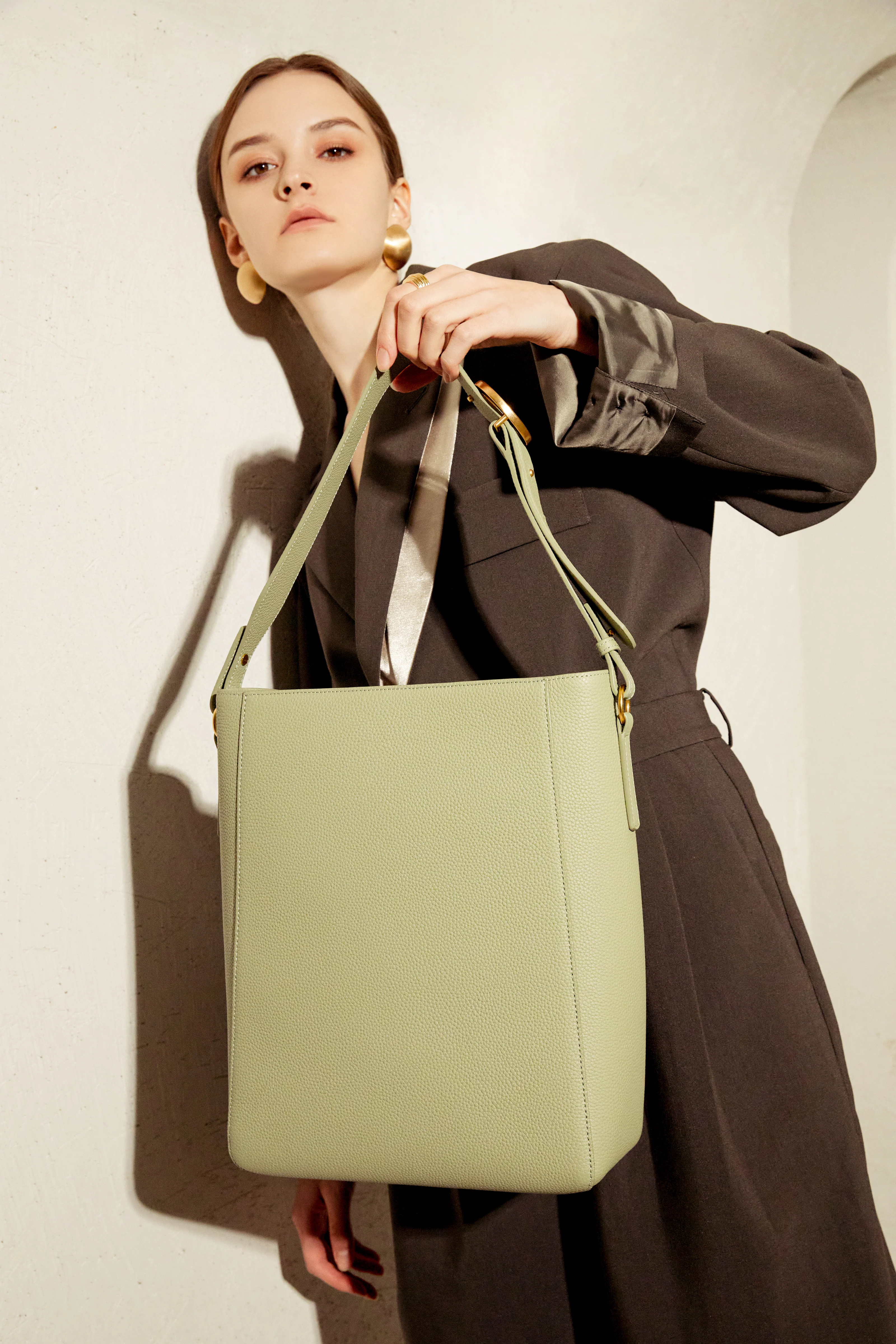 Carrie Medium Tote Bag - Image 28