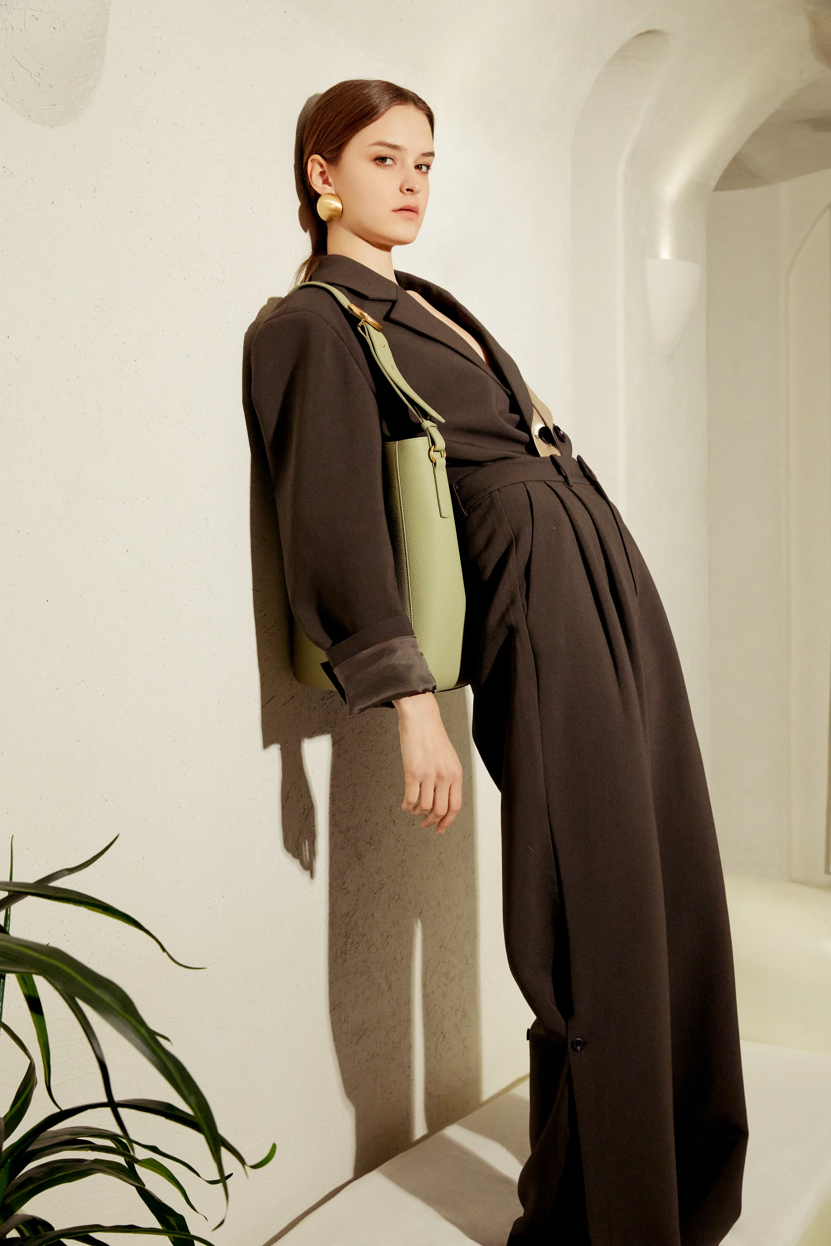 Carrie Medium Tote Bag - Image 29