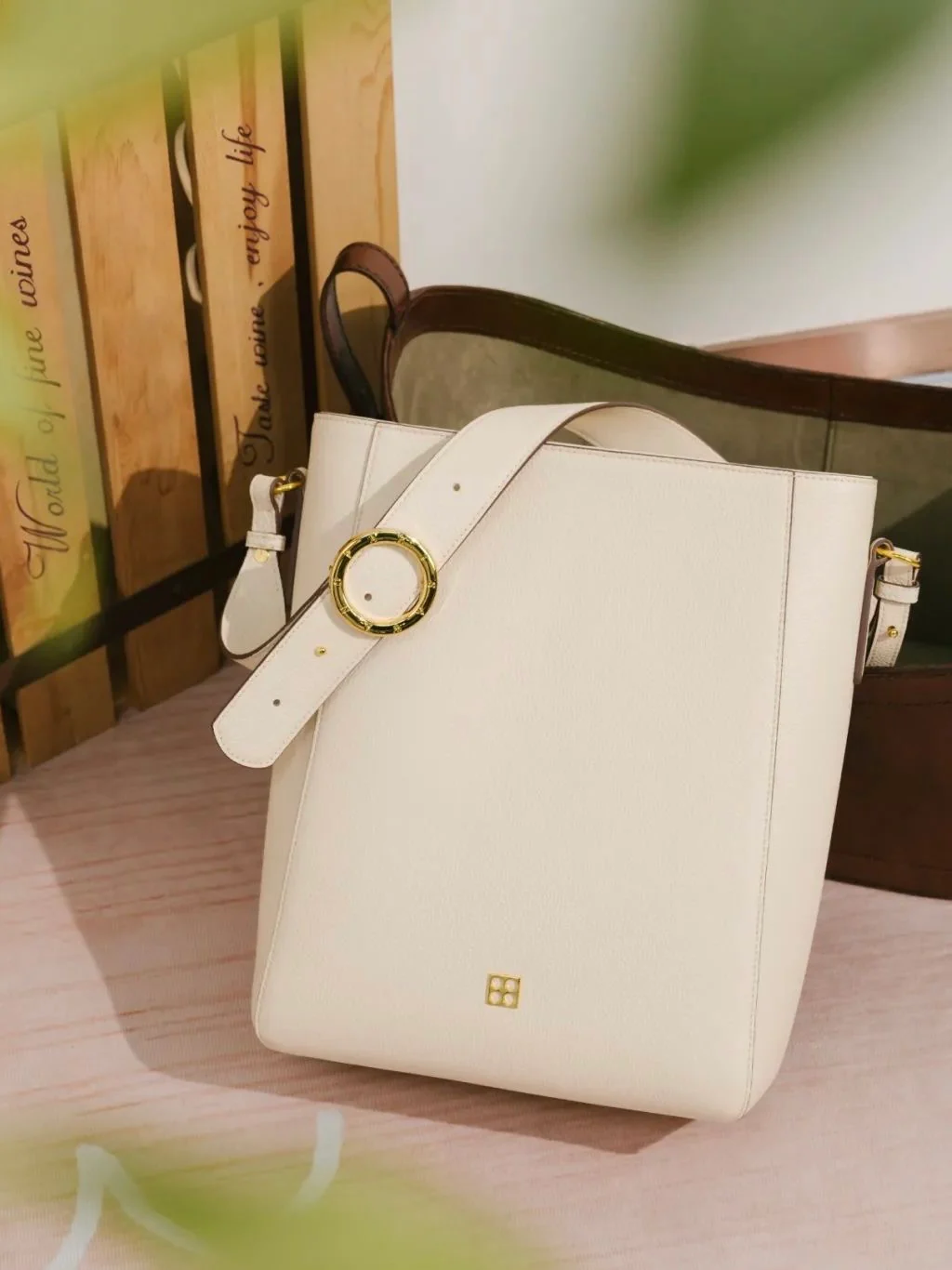 Carrie Medium Tote Bag - Image 9